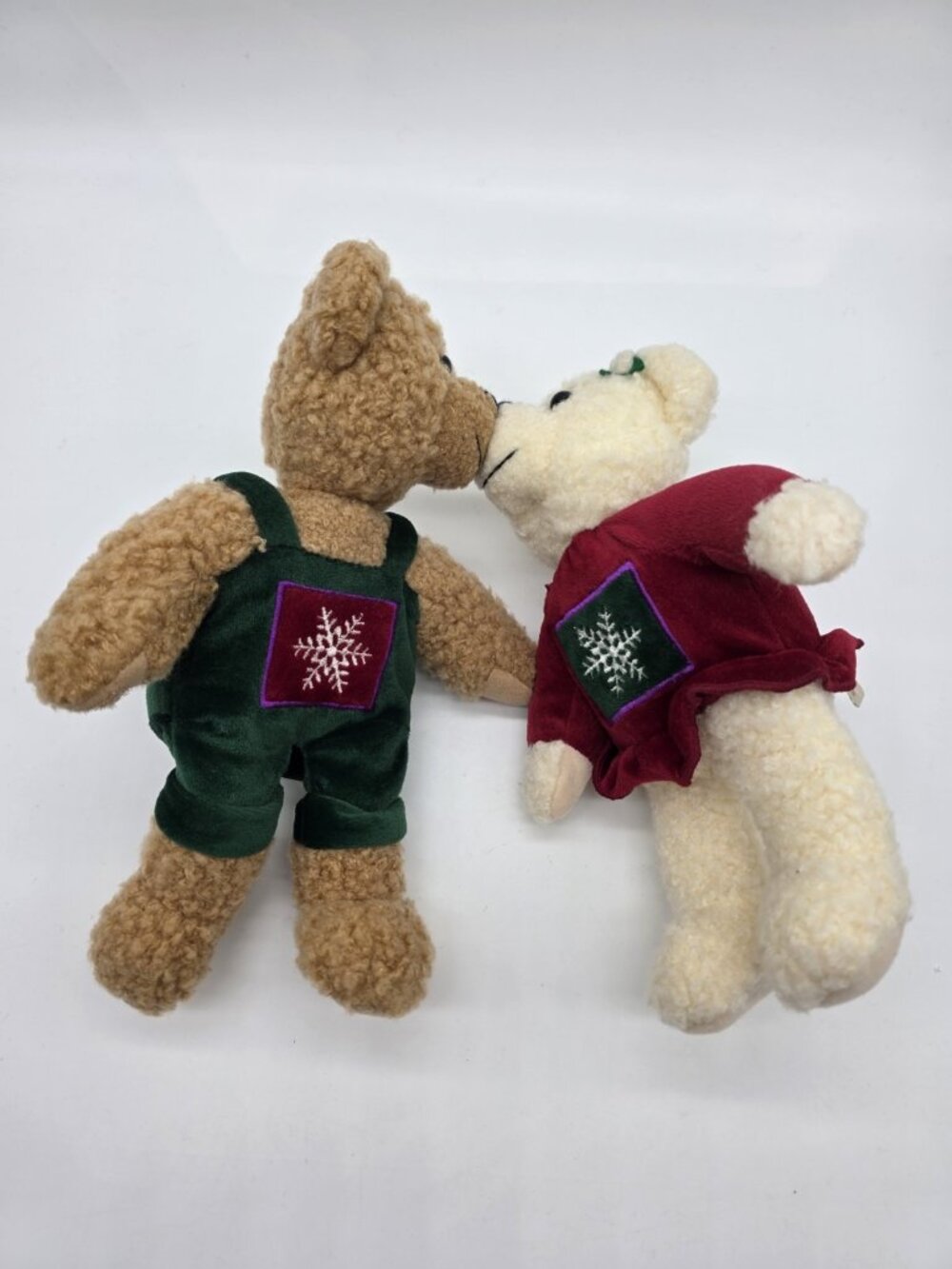 Hallmark Kiss Kiss Mistletoe Magnetic Kissing Teddy Bear Pair Christmas Plush - Picture 4 of 15